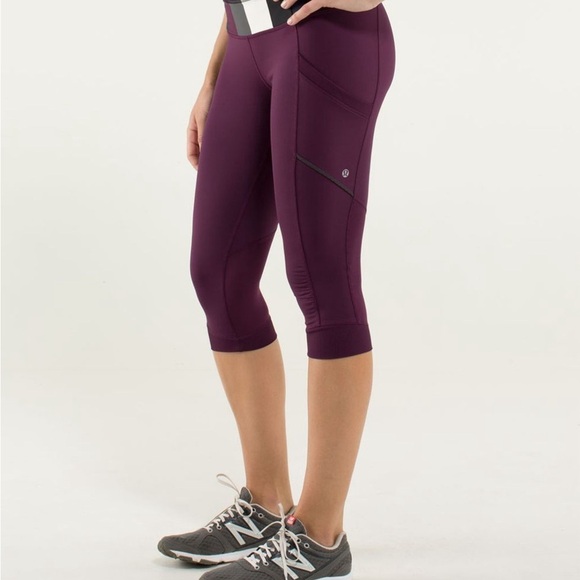 Lululemon Run For Fun Crop Purple Plum Pow Stripe Angel Wing Legging Tight EUC 6 - Picture 2 of 12